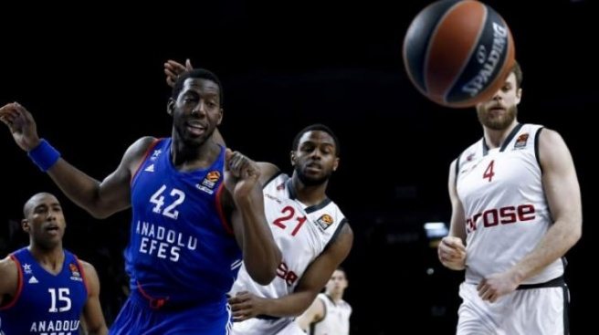 Anadolu Efes fırsat tepti!