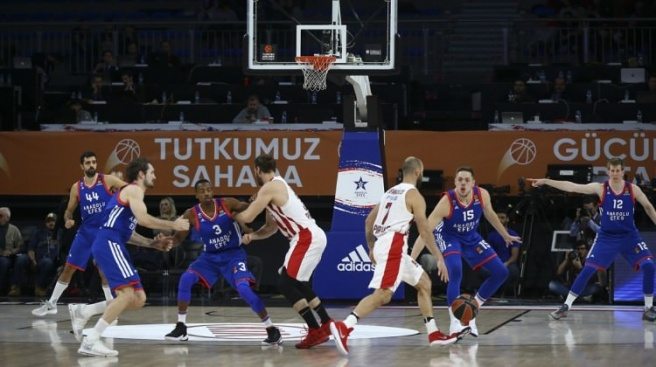 Anadolu Efes`i Spanoulis yıktı