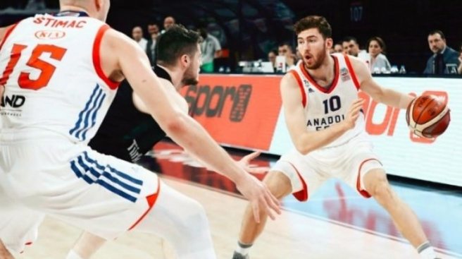 Anadolu Efes`ten 25 sayı fark!