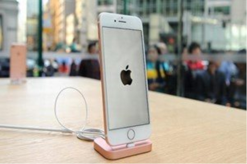 Apple?ın kapısı iPhone 7 alıcılarına açıldı!