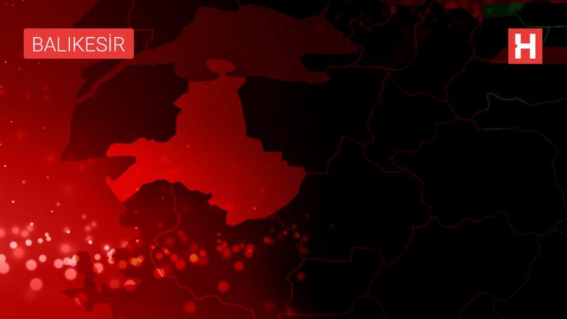 Balıkesir`de kamyon 30 metrelik şarampole devrildi: 1 yaralı