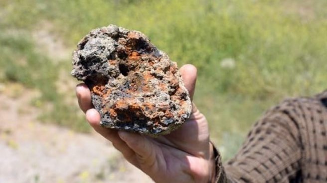 Baraj kenarında 2 bin yıllık meteor parçası buldu
