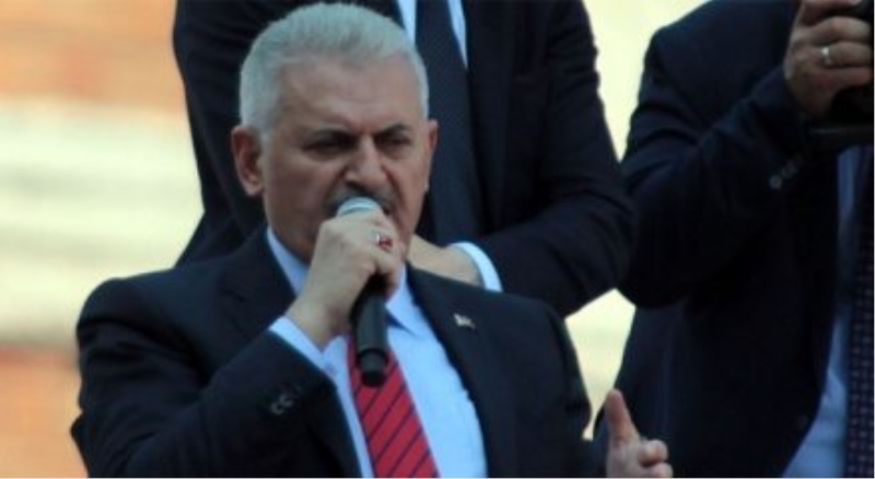 Başbakan Yıldırım, demokrasi mitingine katılan Lefkoşalılara seslendi