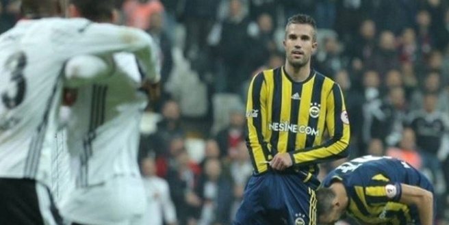 Beşiktaş, Van Persie`yi Derbideki Davranışları Nedeniyle Dava Etti