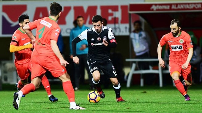 Beşiktaş zorlu deplasmanda! Muhtemel 11`ler