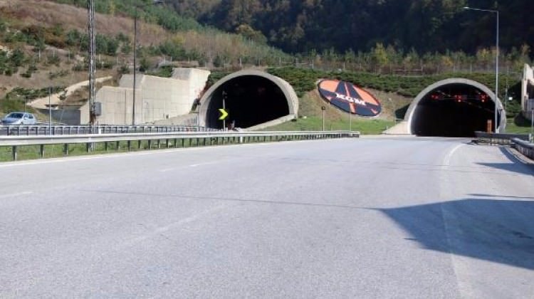 Bolu'da TEM'in İstanbul yönü ulaşıma açıldı