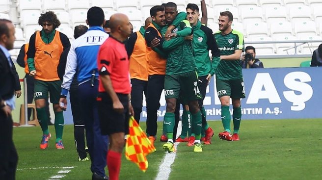 Bursaspor`un zirve tırmanışı sürüyor!