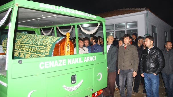 Canlı yayında öldürülen 3 kişi gece defnedildi!