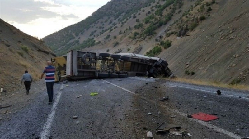 Çukurca'da askeri konvoya bombalı saldırı