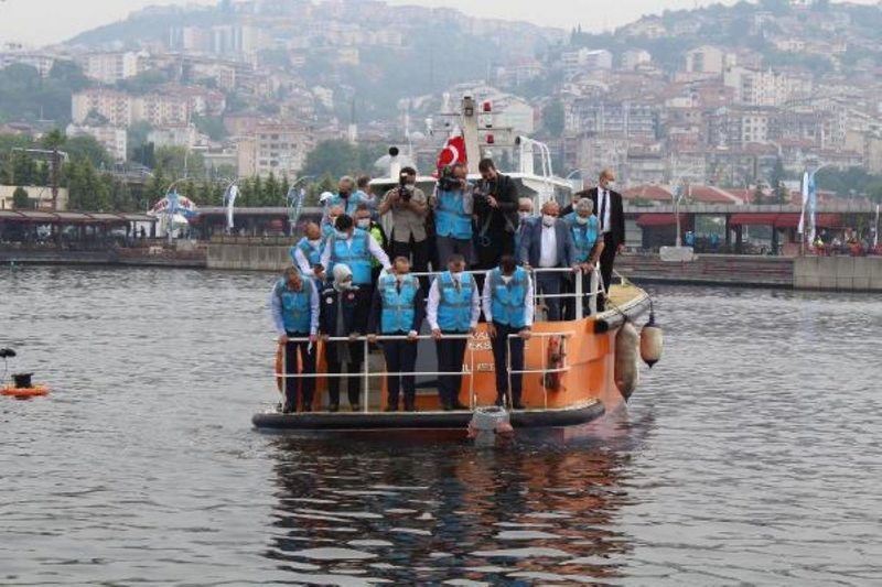 Deniz salyasına karşı yeni yöntem! İzmit Körfezi`ne oksijen makineleri bırakıldı