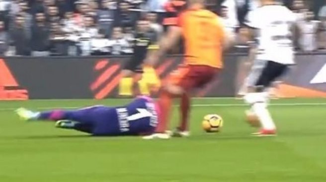 Derbinin kırılma anı! Muslera ve Cenk Tosun