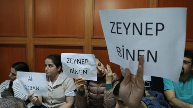 Diyarbakır`da Sağlık Çalışanlarından İhraç Kararına Karşı Eylem