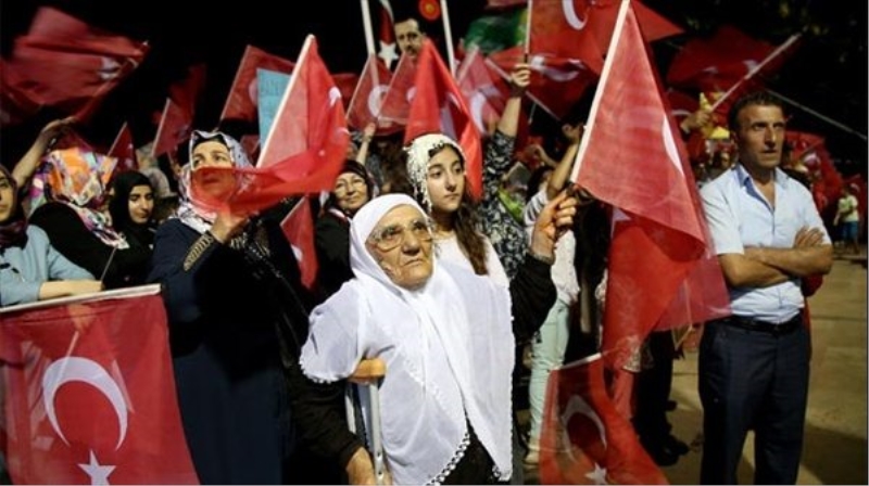 Diyarbakır`daki demokrasi nöbetinin çınarı oldu