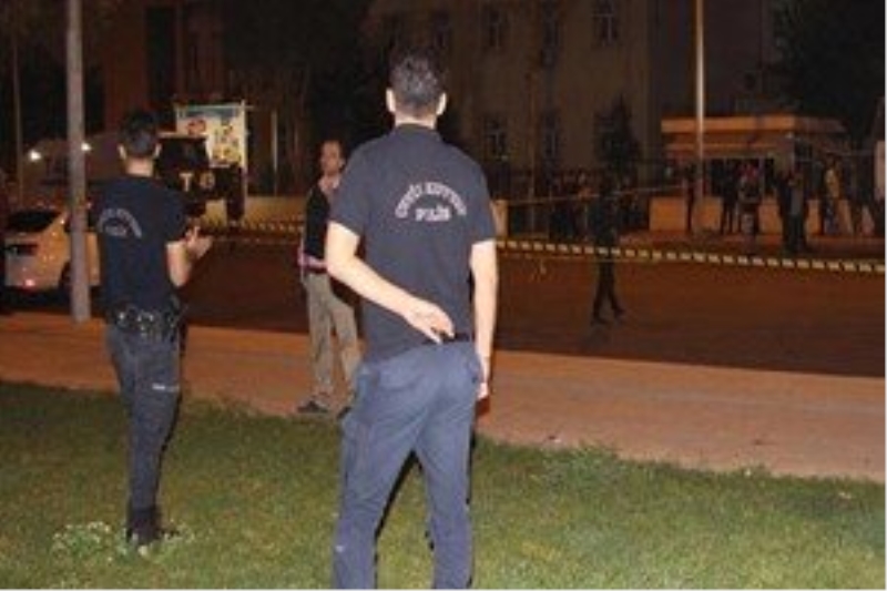 Diyarbakır Valiliği önünde polise silahlı saldırı!