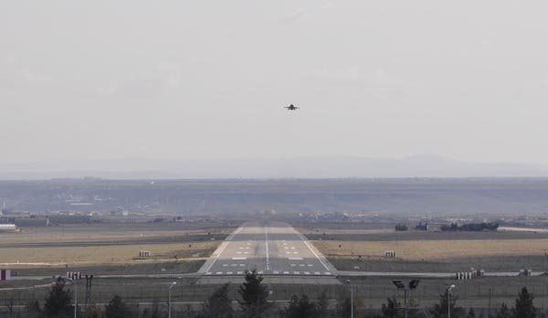 Diyarbakır`da F-16 hareketliliği! Vurup döndüler...