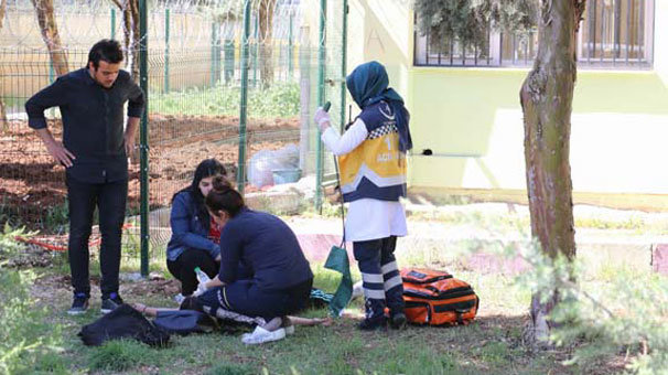 Diyarbakır`da liseli kız okulda dehşet saçtı