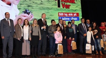 Doğayı kirleten piller miniklere ses oldu