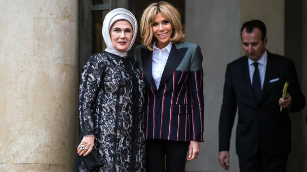 Emine Erdoğan`dan Fransız First Lady`e davet