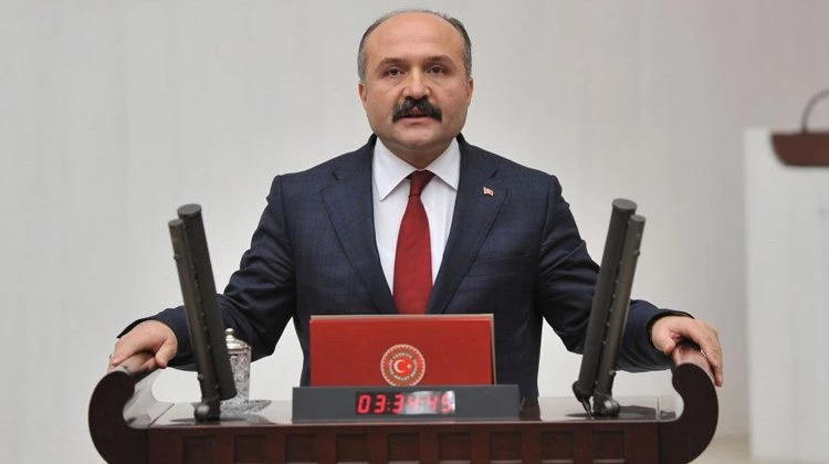 Erhan Usta kimdir? Aslen nereli ve kaç yaşındadır?