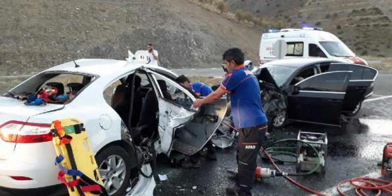 Erzincan`da trafik kazasında 3`ü çocuk 7 kişi öldü