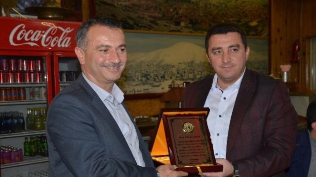 Eski Milli Eğitim Müdürü Gümüş`e Veda Yemeği