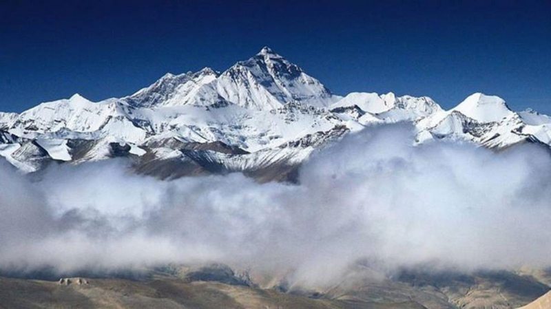 Everest`e tırmanan iki dağcı, `kar körlüğü ve yorgunluk` nedeniyle yaşamını yitirdi