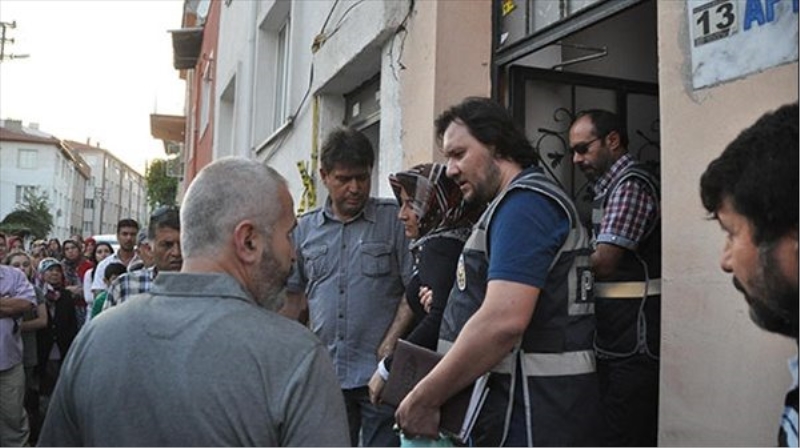 Evine zorla girmek isteyen tesisatçıyı av tüfeğiyle öldürdü