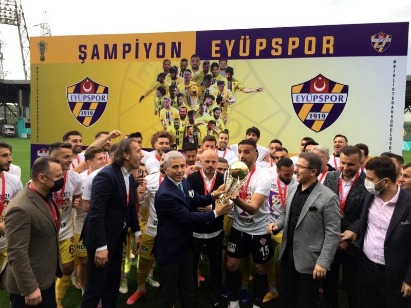 Eyüpspor şampiyonluk kupasını aldı