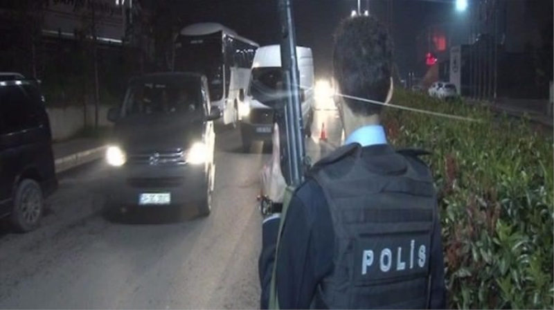 Fatih'te polise saldırdı: 1 polis yaralı