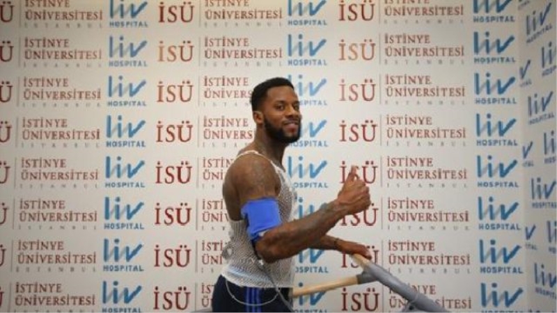 Fenerbahçe Jeremain Lens`i Sağlık Kontrolünden Geçirdi