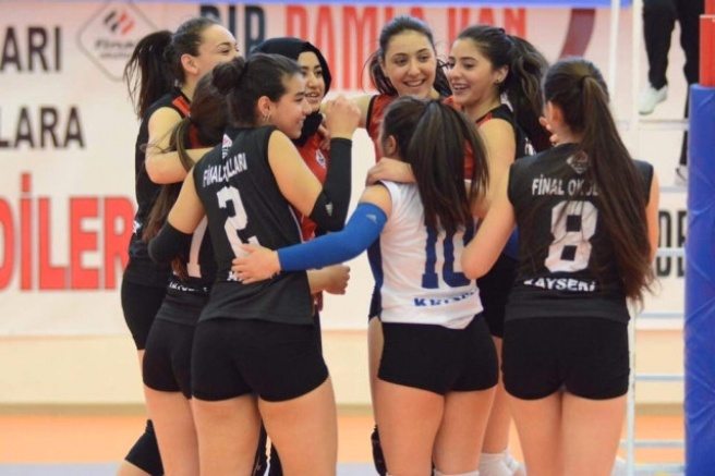 Final Okulları, Rakibine Set Vermeden Kazandı