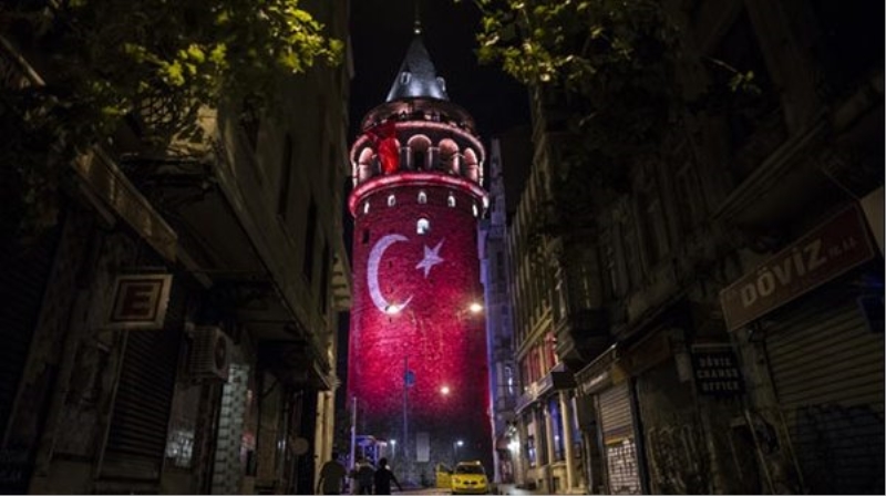 Galata Kulesi bayrağa dönüştü