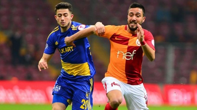 GALATASARAY İLK YARIDA FARKA KOŞTU! / CANLI