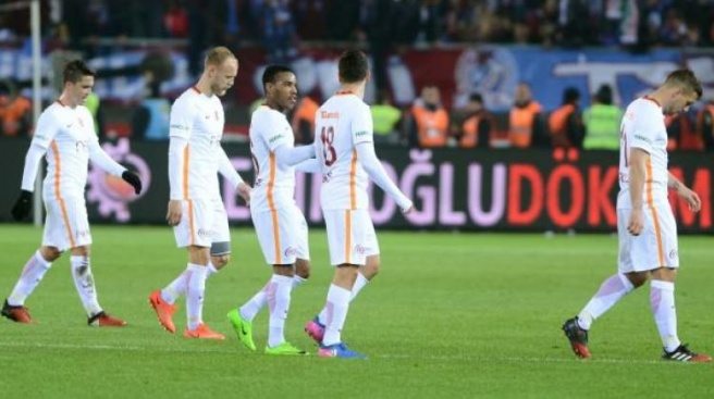 Galatasaray kafilesine protestolu karşılama!