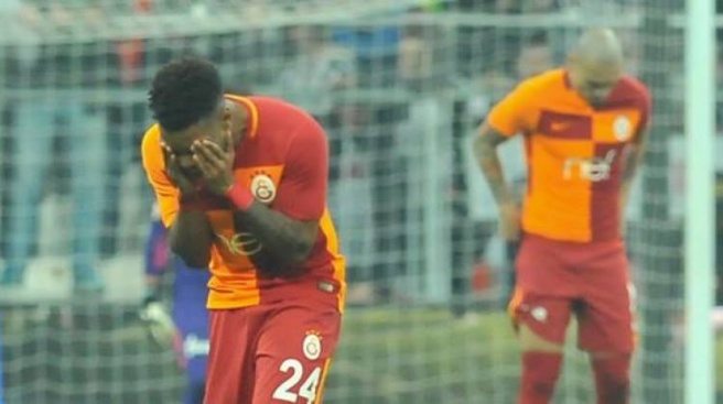 GALATASARAY`DA ŞOK! GÖZYAŞLARIYLA ÇIKTI