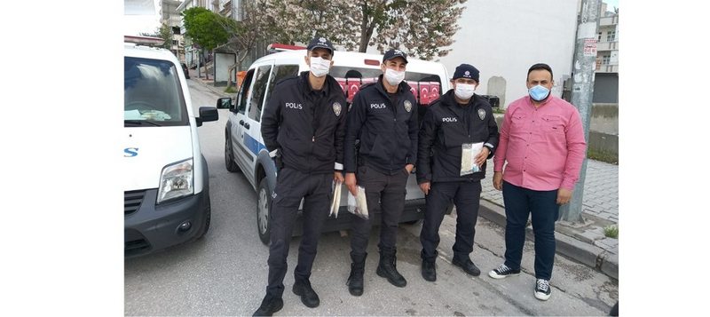 Gaziantep`te Polislere eldiven, dezenfektan ve maske dağıtımı