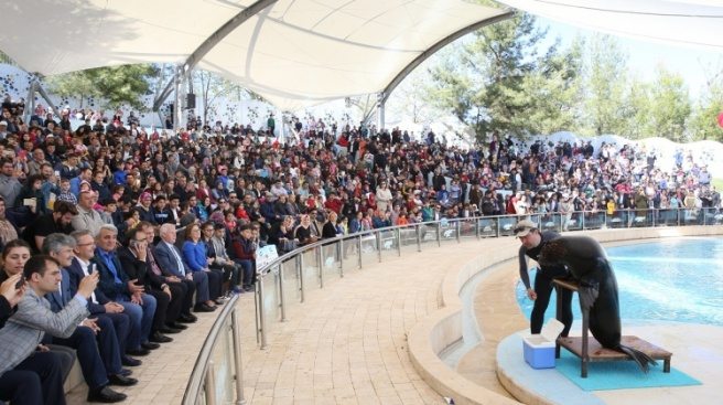 Gaziantepliler hayvanat bahçesine akın etti!