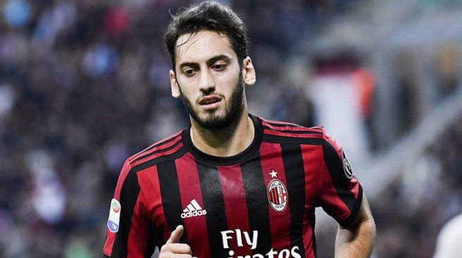 Hakan Çalhanoğlu özür diledi!