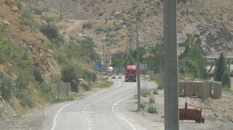 Hakkari'de askeri araca bombalı saldırı