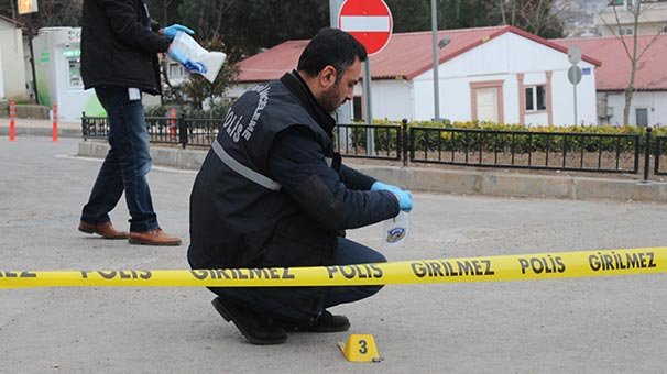 Hastane önüne geldi! 3 el ateş etti