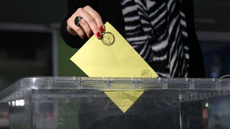 HDP kapatılırsa oylar kime gidecek? Ünlü anketçi son araştırmalarından çıkan sonuçları paylaştı