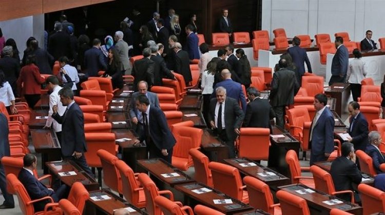 HDP Meclis'ten çekilecek mi? Karar verildi!