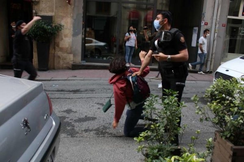 HDP`ye yönelik saldırının protesto edildiği gösteride arbede çıktı