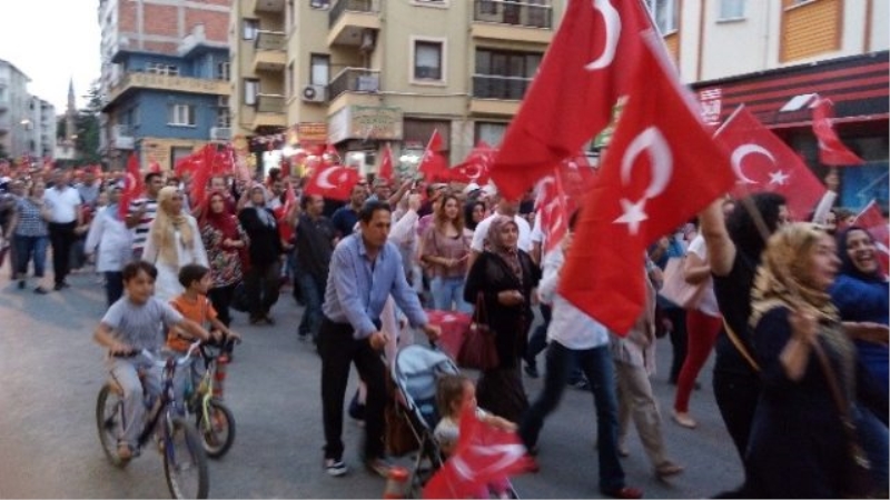 Isparta`da Sağlık Çalışanları Demokrasi İçin Yürüdü