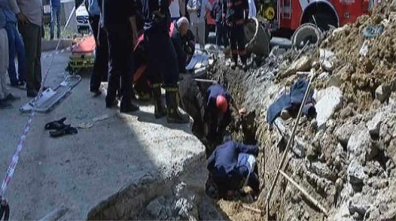 İstanbul'da toprak kayması! İşçi mahsur kaldı