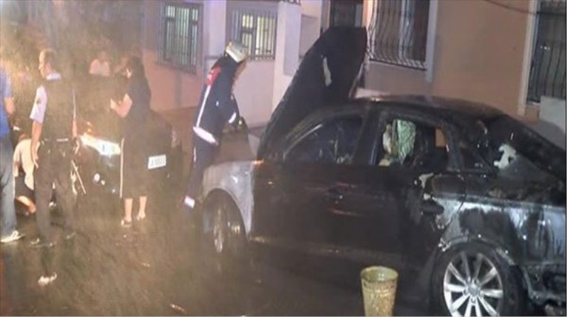 İstanbul Küçükçekmece`de araçlar kundaklandı