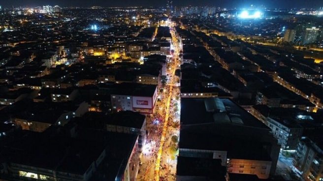 İstanbul`da dün gece! Bir uçtan bir uca 2016 metre