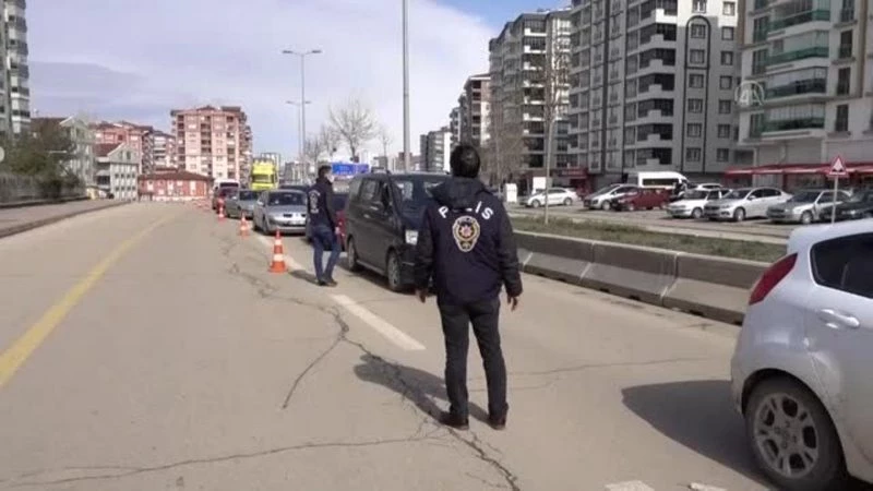 İstanbul`da sokak kısıtlamasında denetimler sürüyor