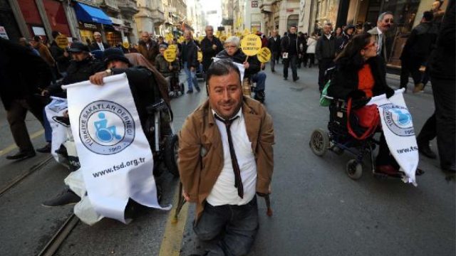 İstiklal`de Engelsiz Yaşam Yürüyüşü