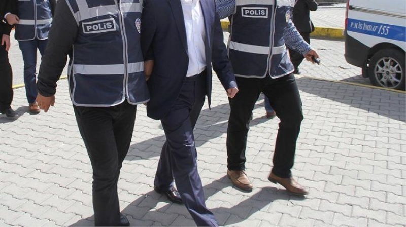 İzmir'de FETÖ/PDY operasyonu: 5 gözaltı